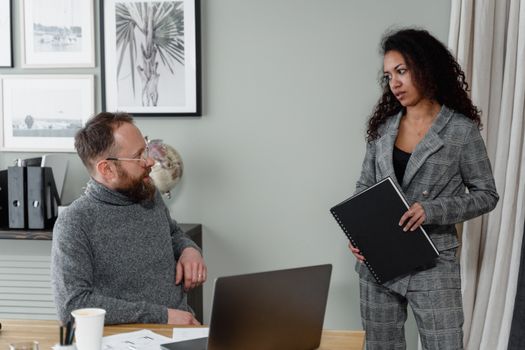 Negociation salariale en bureau professionnel suisse